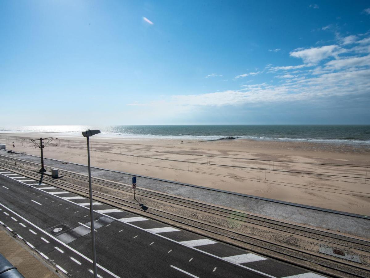 Contemporary Apartment In Oostende With Balcony Eksteriør billede
